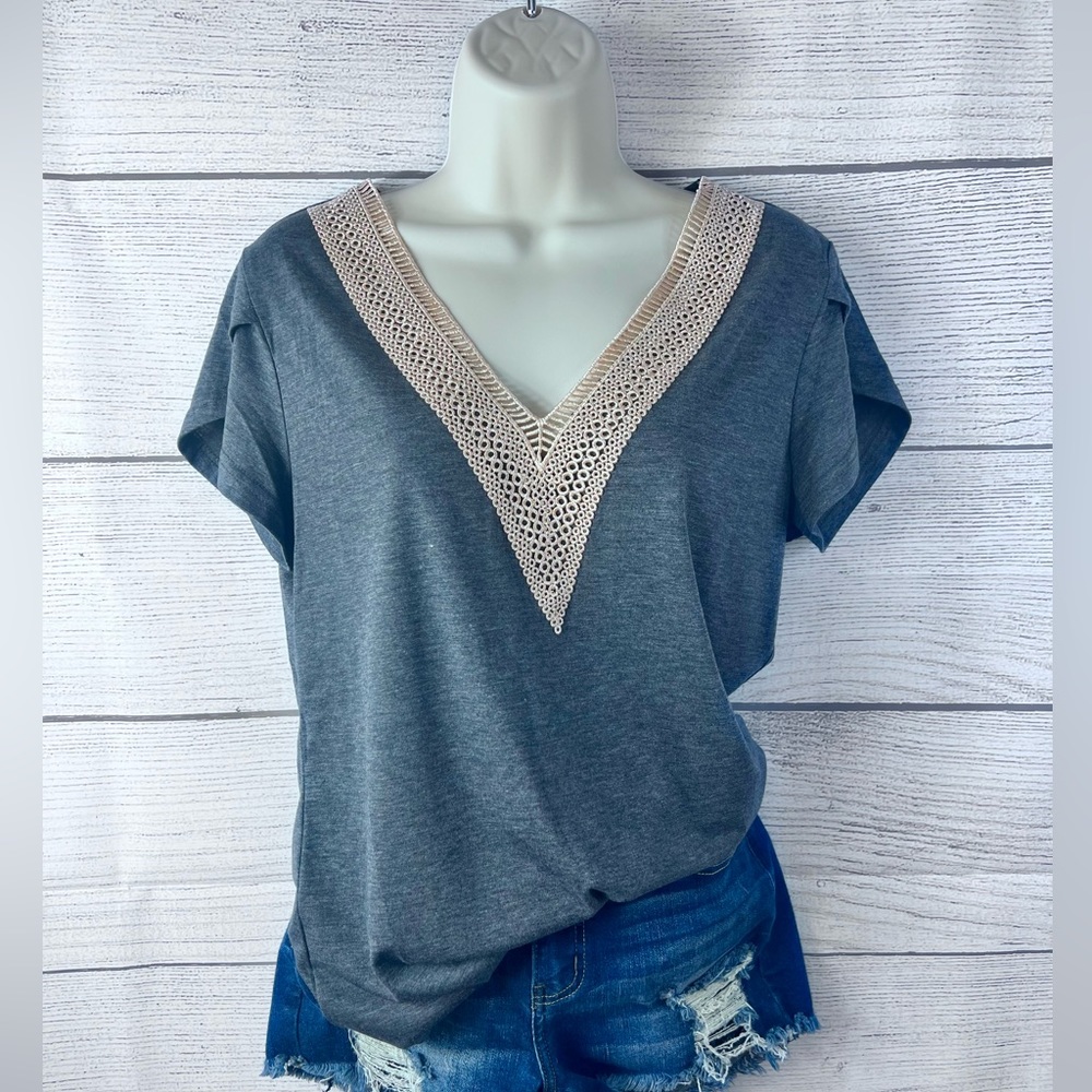 Boutique Brand Black Lace Trim V Neck Overlap Short Sleeve Top 💗